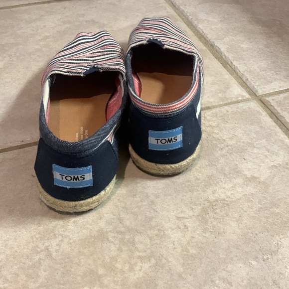 TOMS CANVAS SHOE - Picture 3 of 7